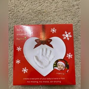 NWT New‎ Baby Holiday Kit with Pearhead Baby's Print Ornament Kit and outfit